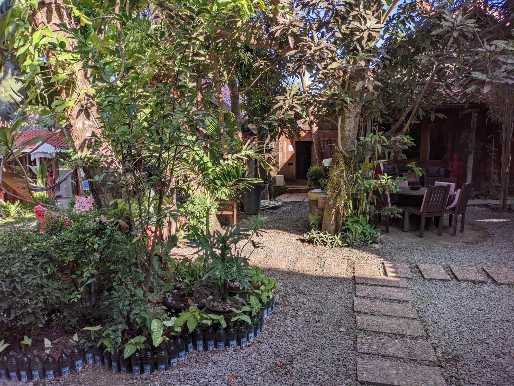 Astuti Gallery Homestay يوغياكارتا المظهر الخارجي الصورة