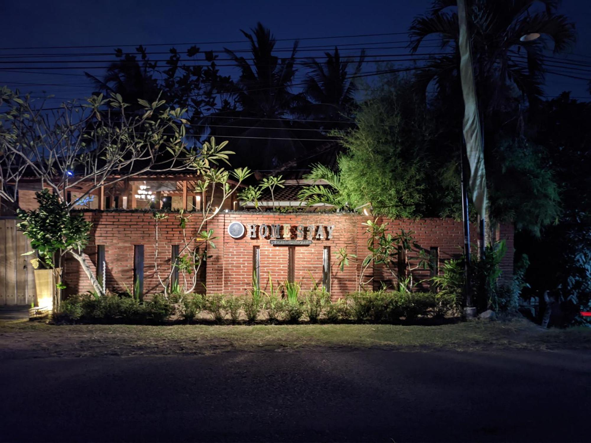 Astuti Gallery Homestay يوغياكارتا المظهر الخارجي الصورة