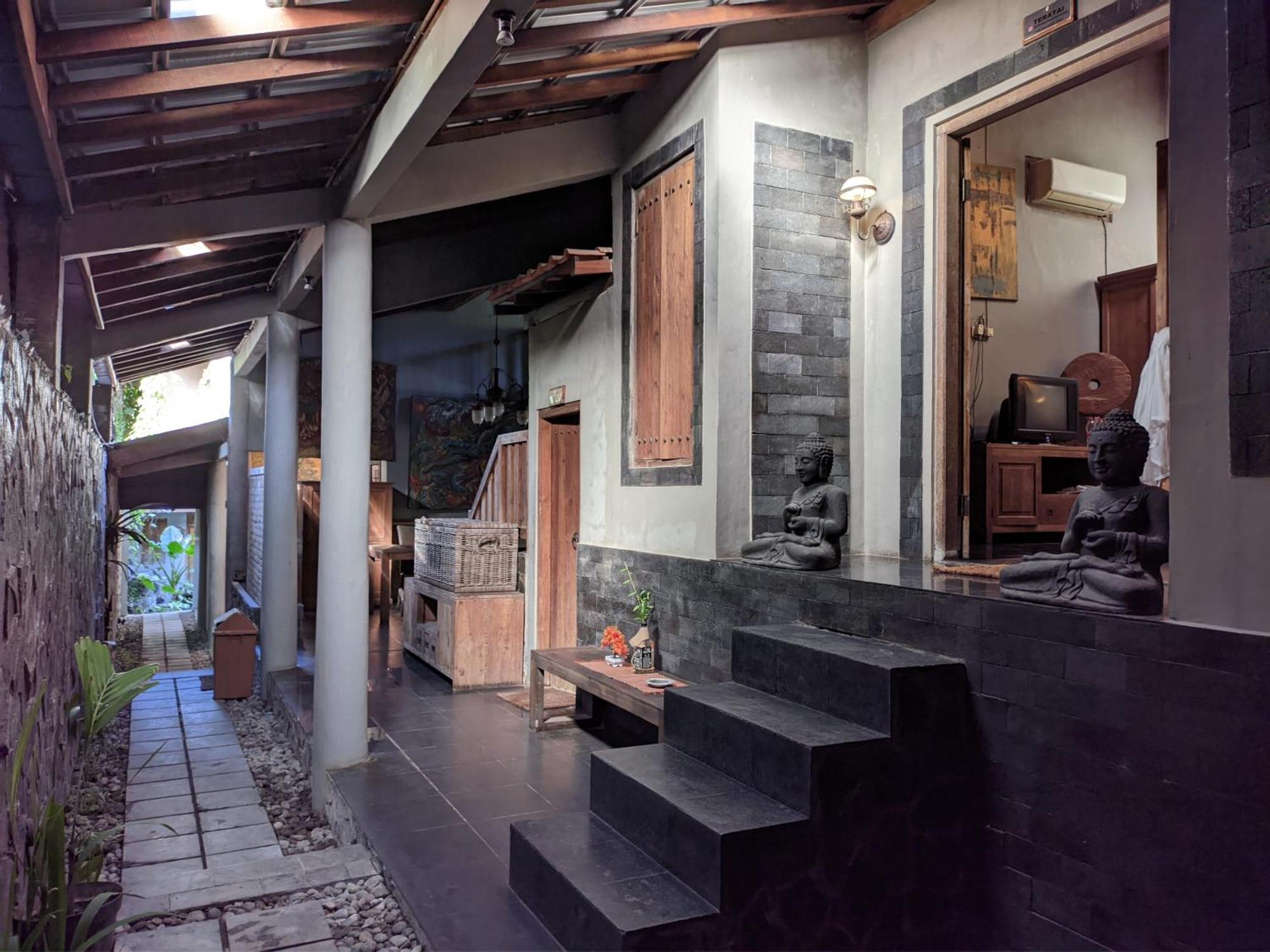 Astuti Gallery Homestay يوغياكارتا المظهر الخارجي الصورة