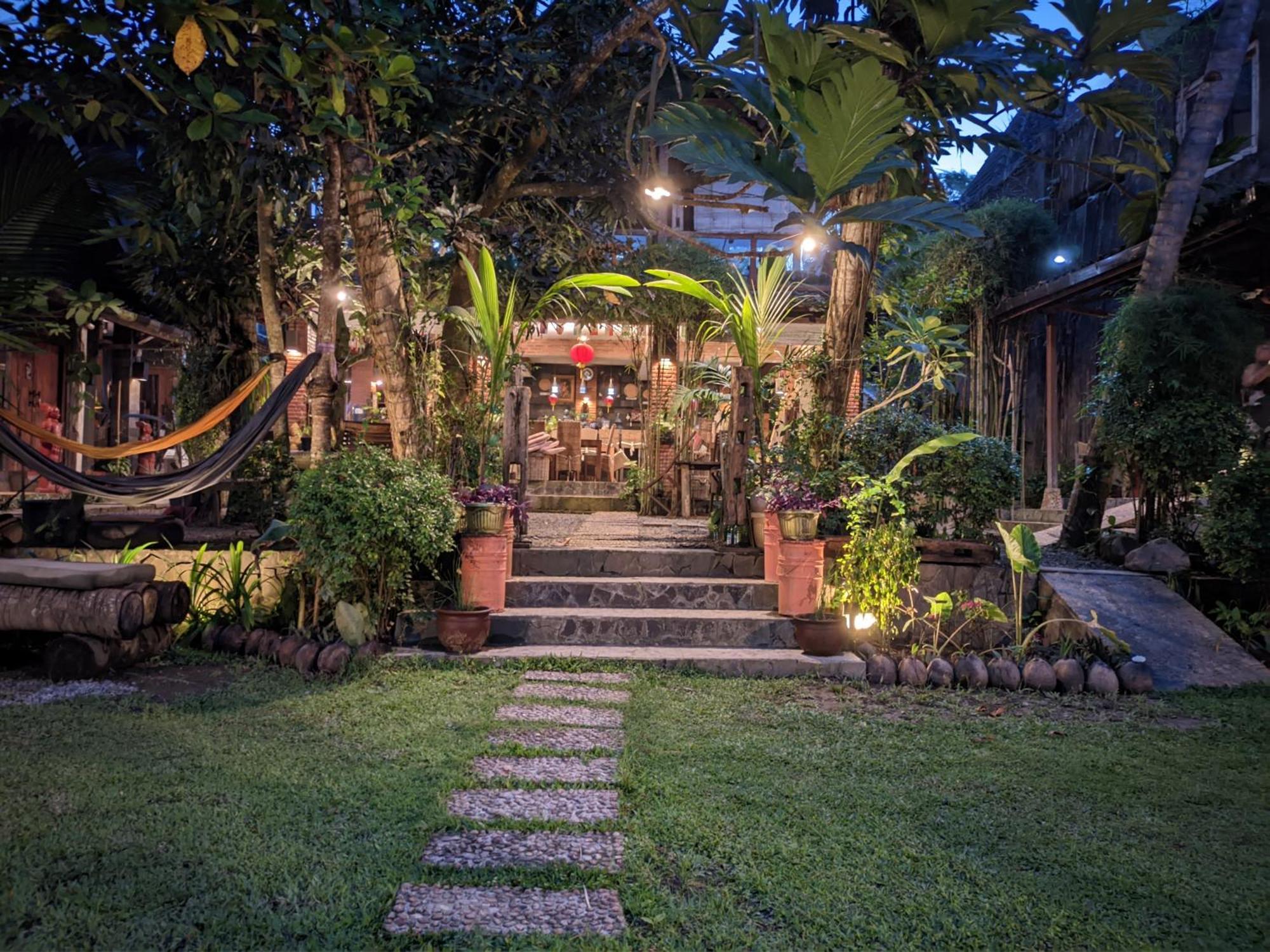 Astuti Gallery Homestay يوغياكارتا المظهر الخارجي الصورة