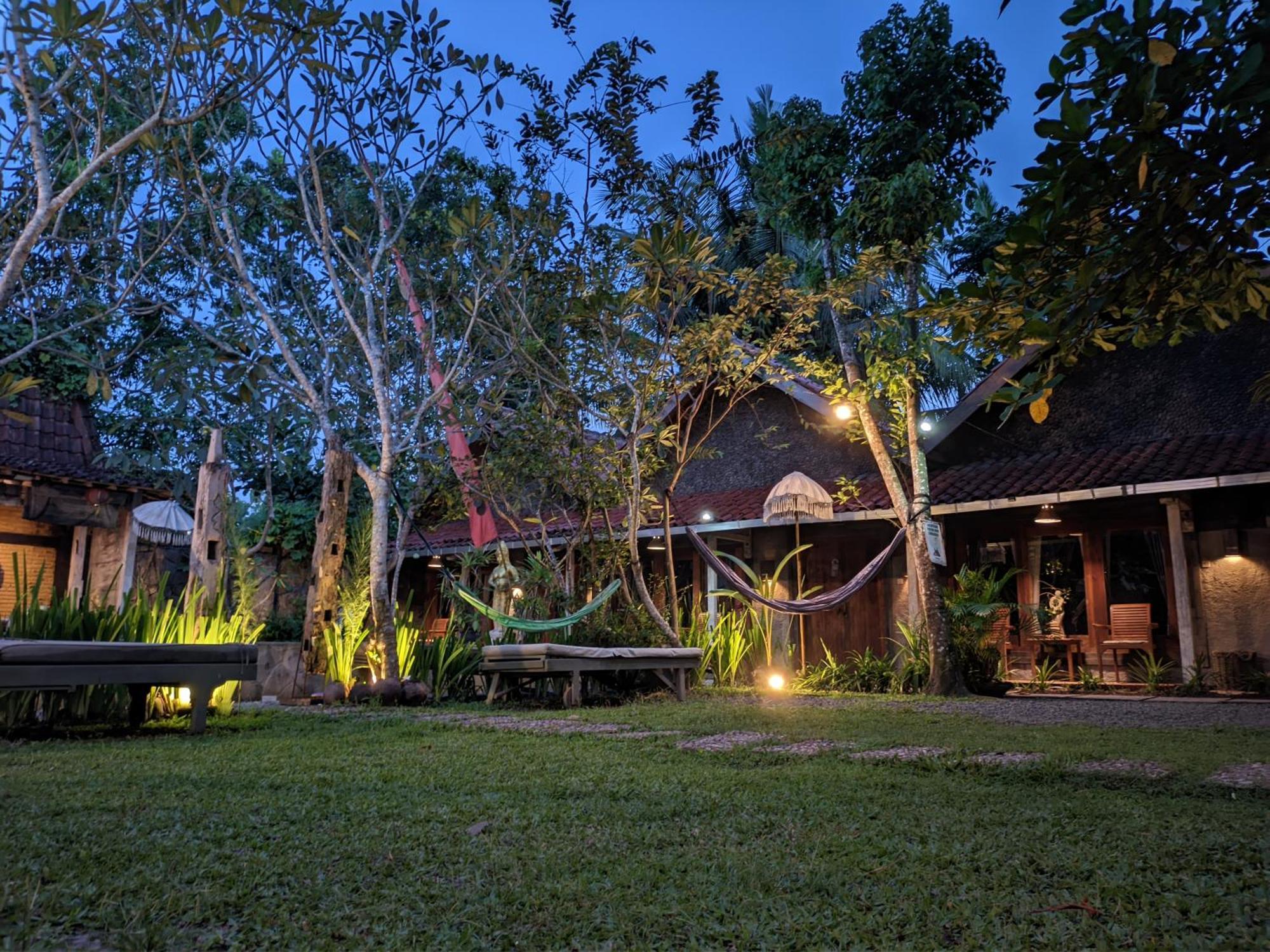Astuti Gallery Homestay يوغياكارتا المظهر الخارجي الصورة