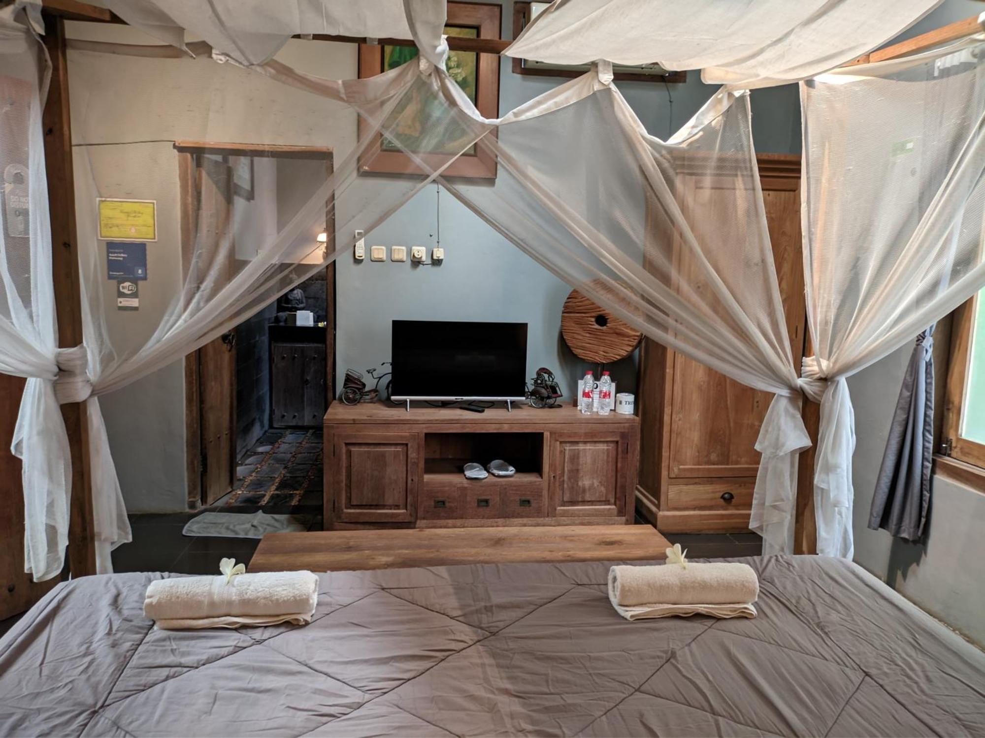 Astuti Gallery Homestay يوغياكارتا المظهر الخارجي الصورة